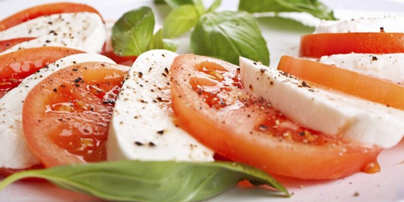 Insalata_Caprese_Caprese_Salad_0-1200x801